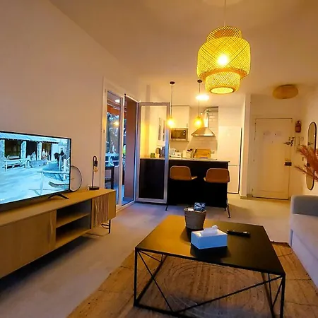 Cozy 2-bed 2-bathroom In Town Centre Apartmán *